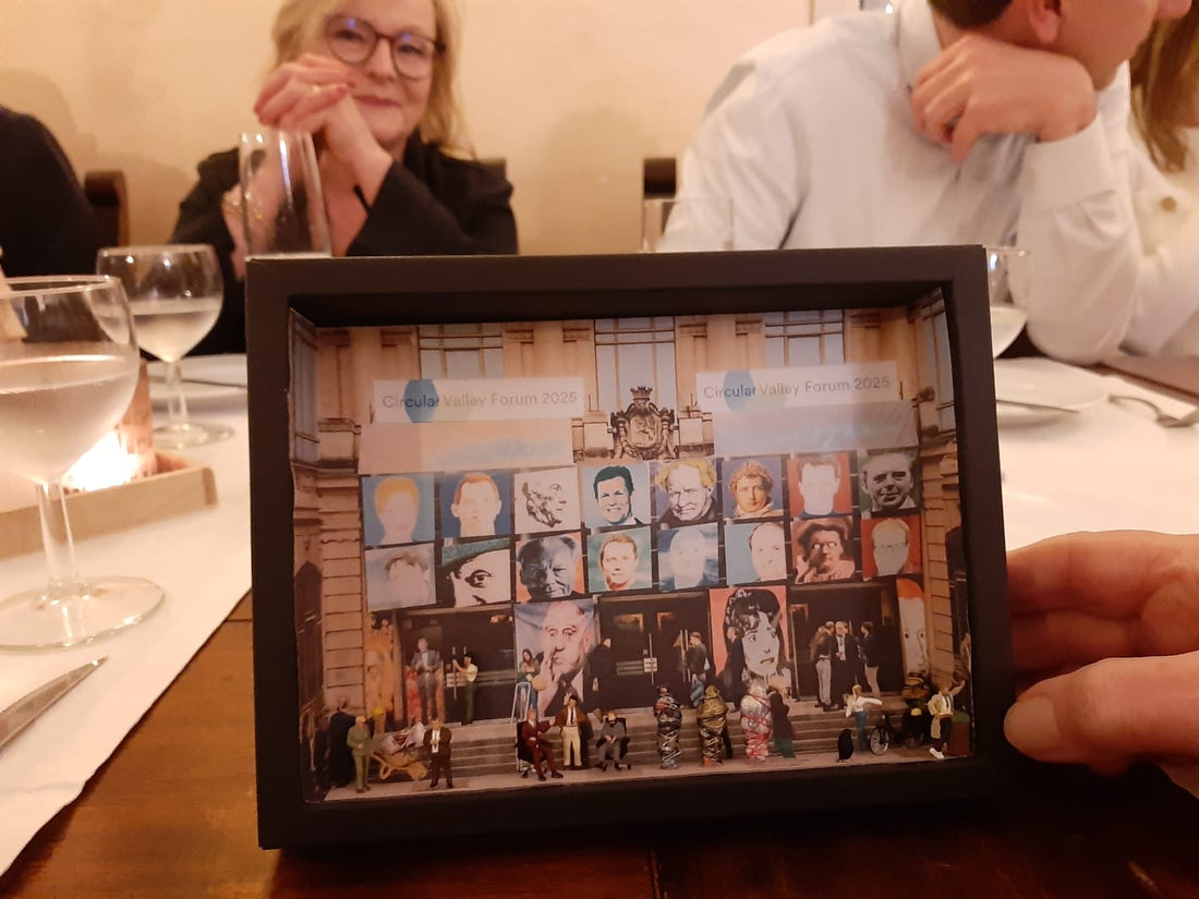 Individuell gefertigte Überraschungsbox als Geschenk